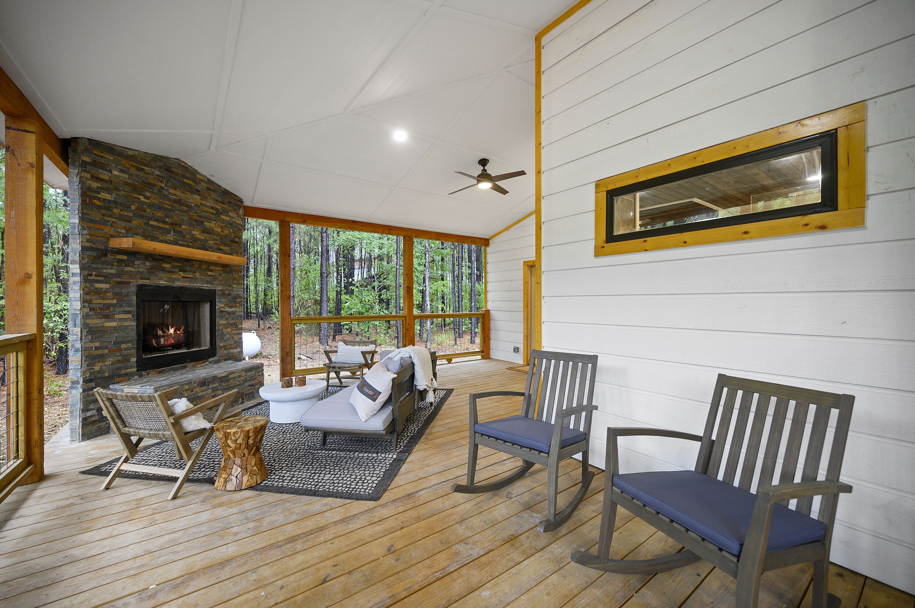 Private cabin broken bow-amazing deck,hottub,firepit,games,modern,cozy,pets