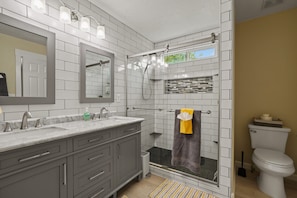 Combined shower/bathtub, hair dryer, towels, soap