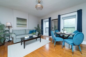 Smart TV, books - Luxury downtown penthouse, by Franklin Plaza. (Troy)