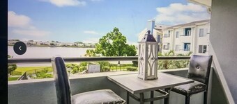 Waterfront, Amazing sunset overlooking pool.