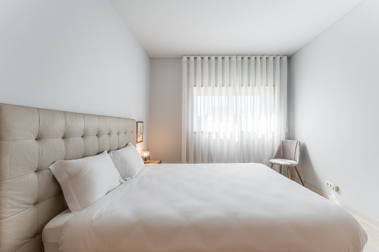 1 sovrum, skrivbord, strykjärn/strykbräda och internet