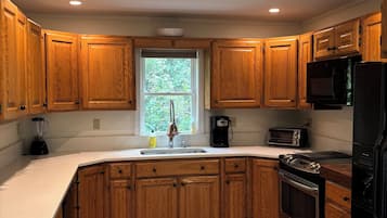 ثلاجة، ميكروويف، فرن، موقد طهي مسطح