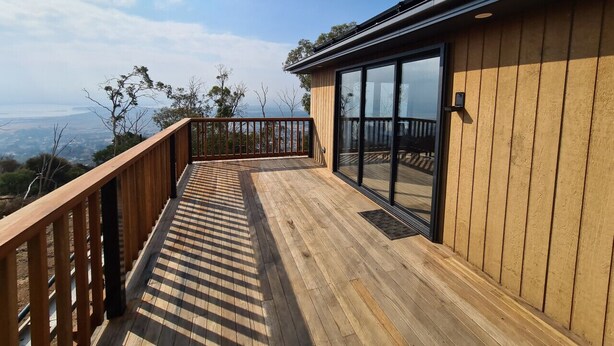 Terrace/patio - 2 Seaview Eagle  Mt Rumney Escapes (Mount Rumney)