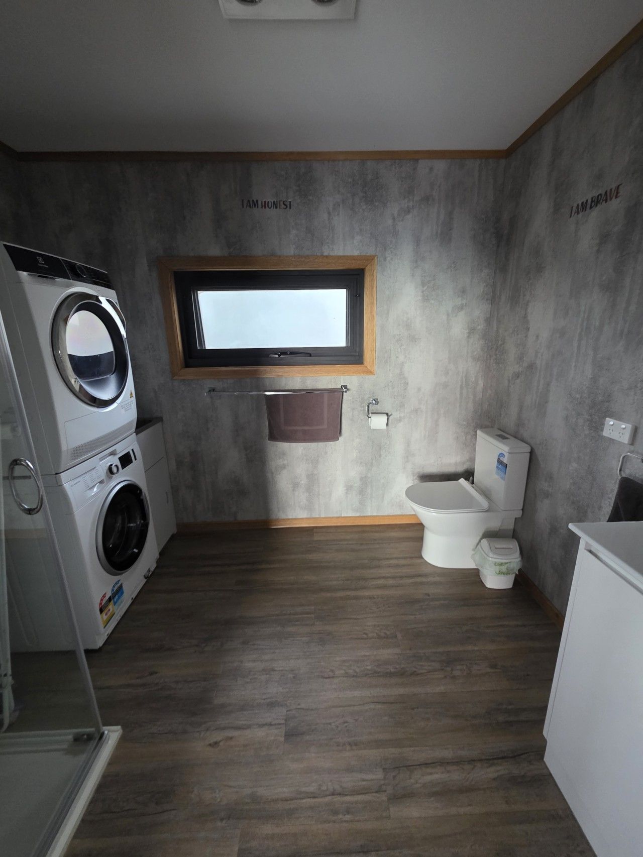 Bathroom & Laundry Facilities