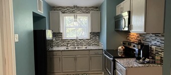 Sleek Modern Apartment near Tiger Stadium and L'Auberge Casino