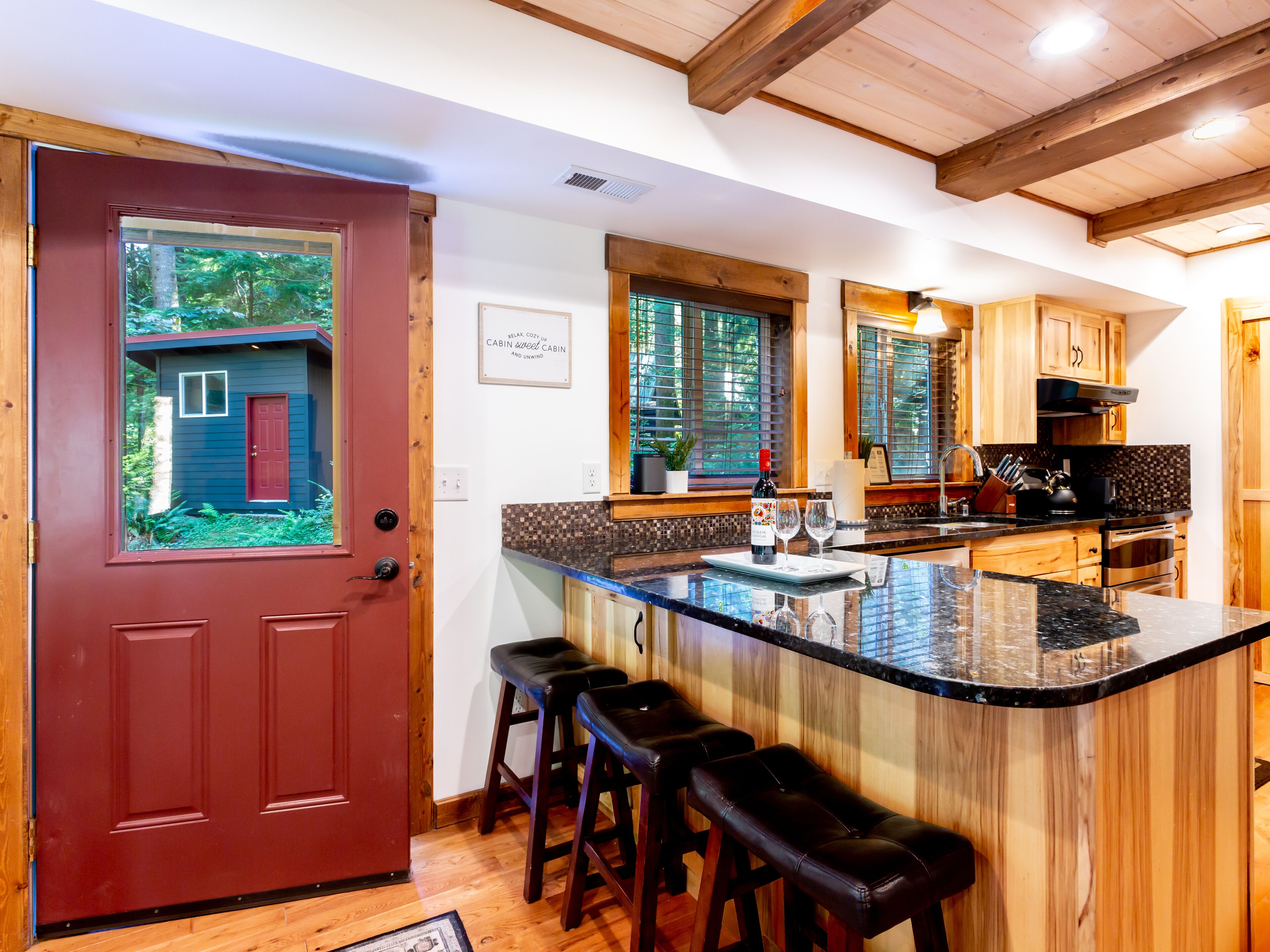 Wild Goose Lodge at Mt. Baker - Dog Friendly, Hot Tub, New Furnishings, Gated