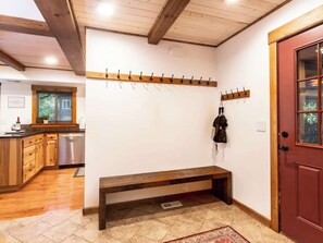 Interior - Mt Baker Family Cabin-Hot Tub-Bunk Room & More (Glacier)