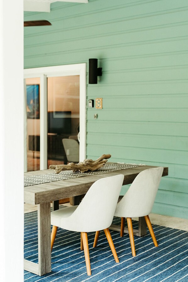 تناول الطعام بالخارج