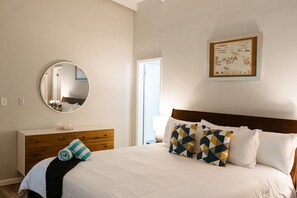 2 عدّة غرف نوم ومكتب ومكواة/لوح كي وسرير سفر