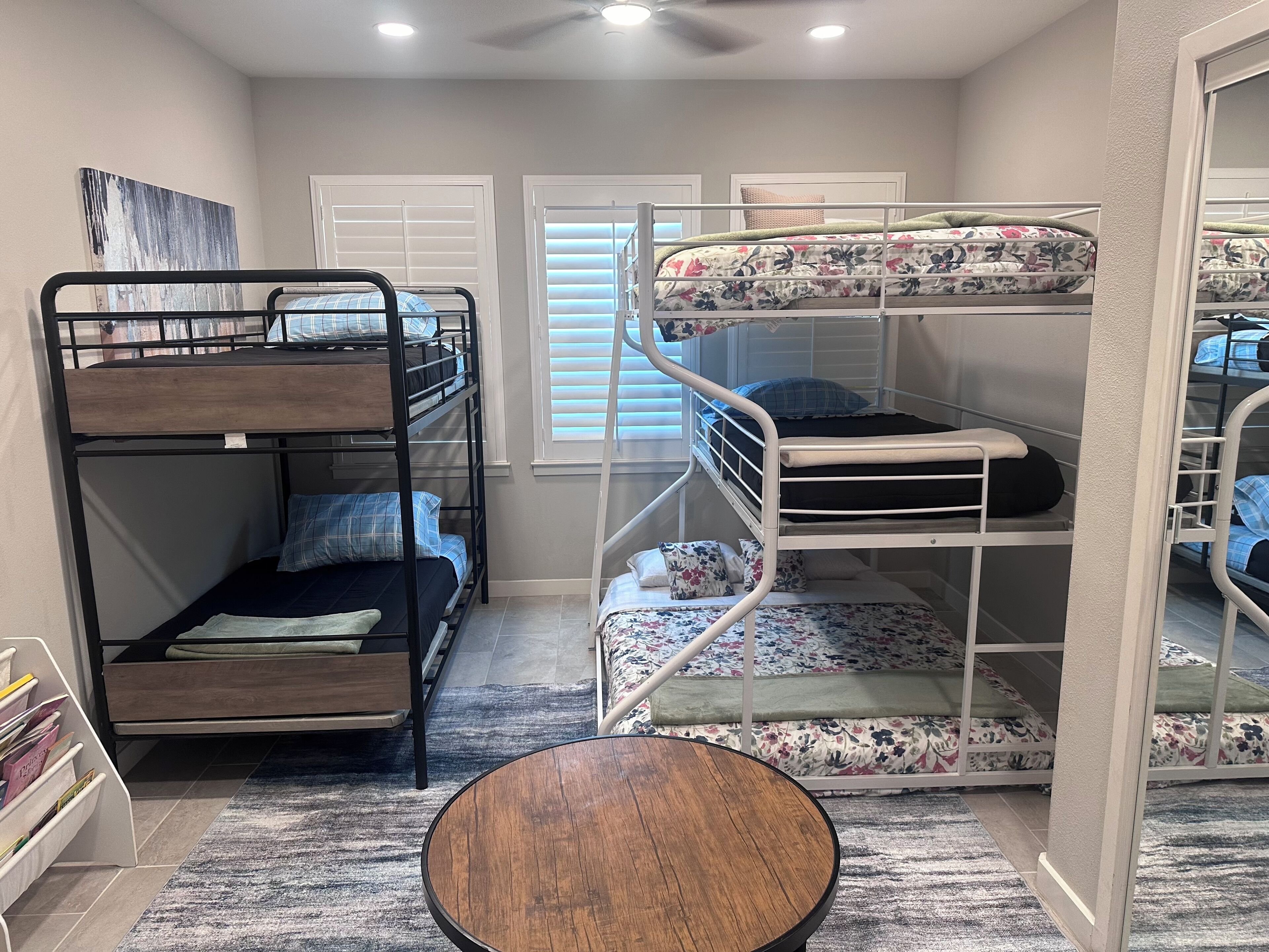 6 bedrooms, desk, iron/ironing board, free WiFi