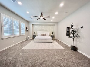 6 Schlafzimmer, Schreibtisch, Bügeleisen/Bügelbrett, kostenloses WLAN