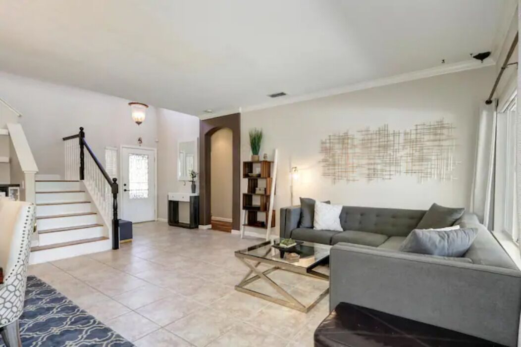 Luxurious spa-like oasis with pool, 4bdr/ 3br