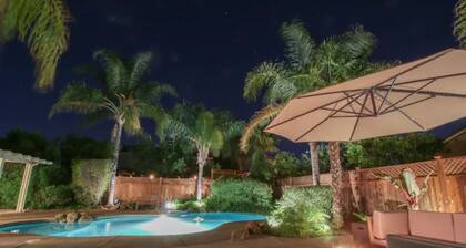 Luxurious spa-like oasis with pool, 4bdr/ 3br
