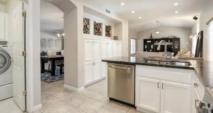 Luxurious spa-like oasis with pool, 4bdr/ 3br