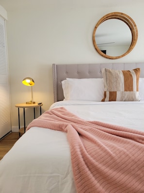 2 bedrooms, desk, iron/ironing board, WiFi