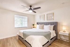 2 bedrooms, desk, iron/ironing board, WiFi - Remodeled Vacation Home near the Beaches (Tampa)