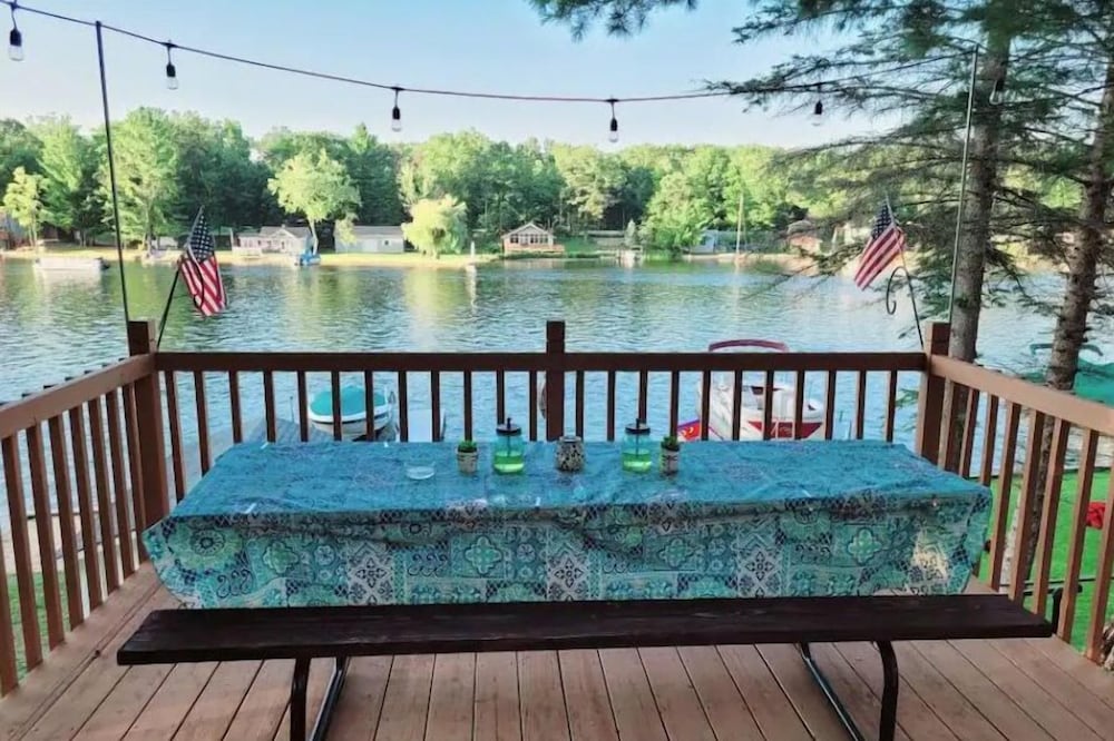 Cozy LakeFront Cottage on All-Sports Lake George