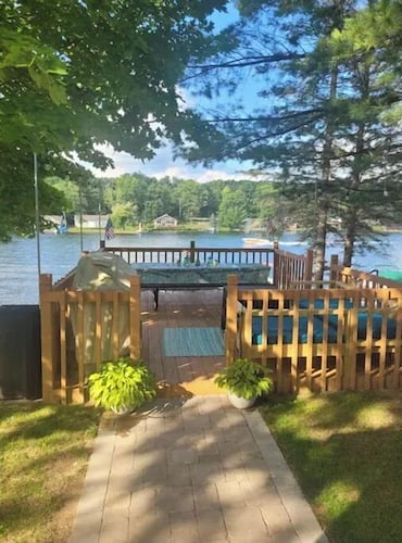 Cozy LakeFront Cottage on All-Sports Lake George