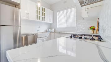 Køleskab, mikrobølgeovn, ovn, opvaskemaskine