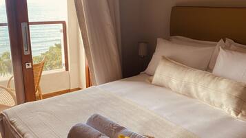 Suíte 306 Quarto Duplo Deluxe com varanda e vista do mar | Premium bedding, pillow-top beds, minibar, in-room safe