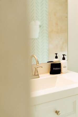 Hårtørrer, håndklæder