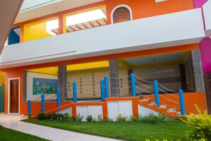 42-inch TV with cable channels - Hotel Happy Beach (Zihuatanejo)