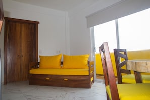 Family Room | In-room dining - Hotel Happy Beach (Zihuatanejo)