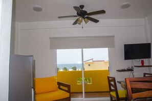 Habitación familiar | Área de sala de estar | Televisión de 42 pulgadas con canales por cable 