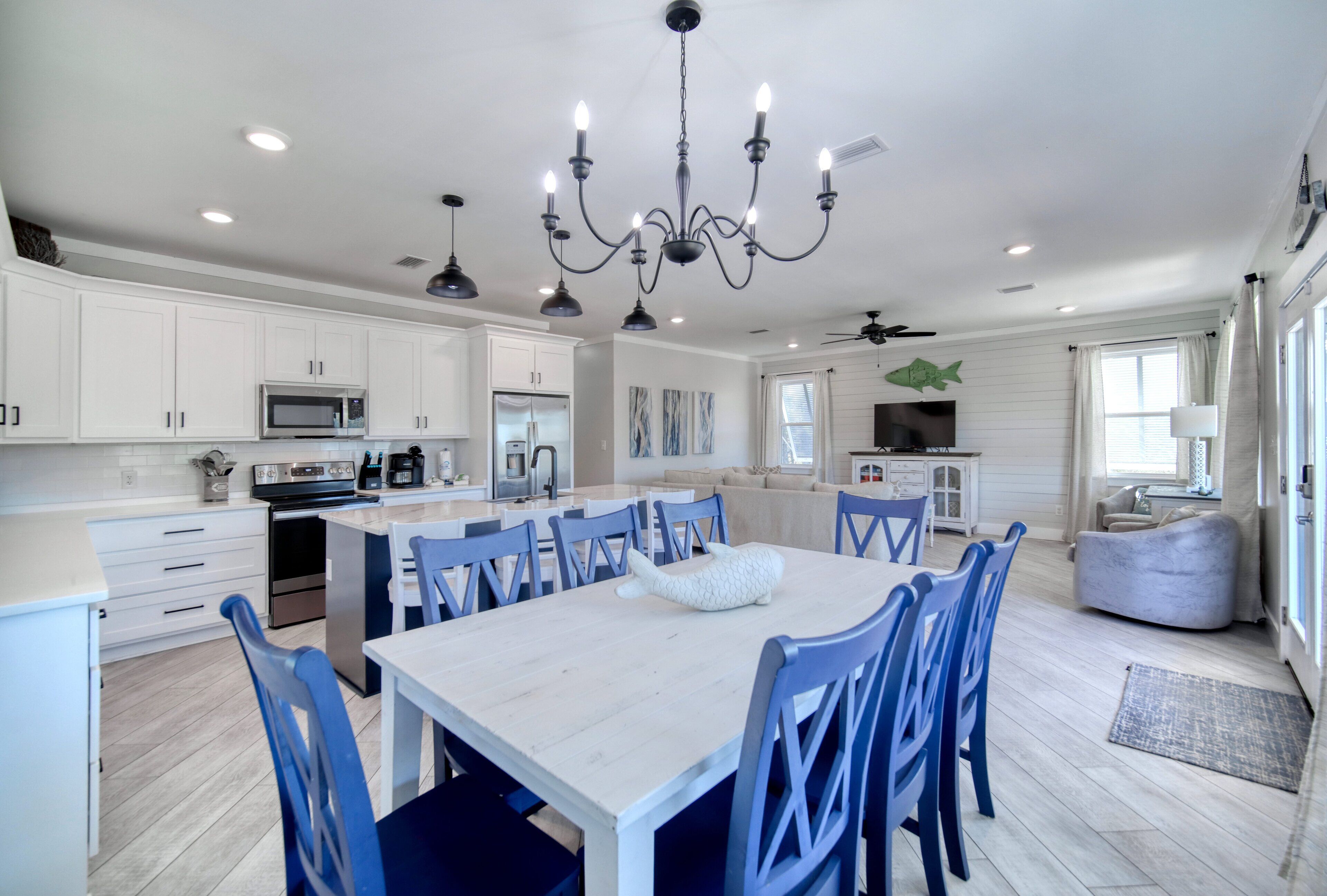 Golf Cart included.Pet Friendly 4br 2.5ba Sleep12