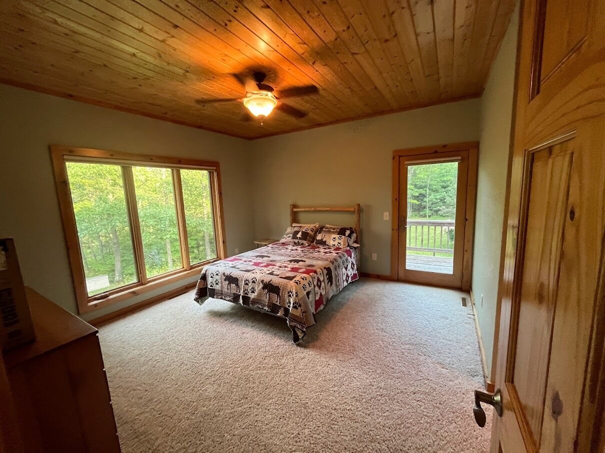 Beautiful Private Chippewa Flowage Lake Home  
September - May Discounts