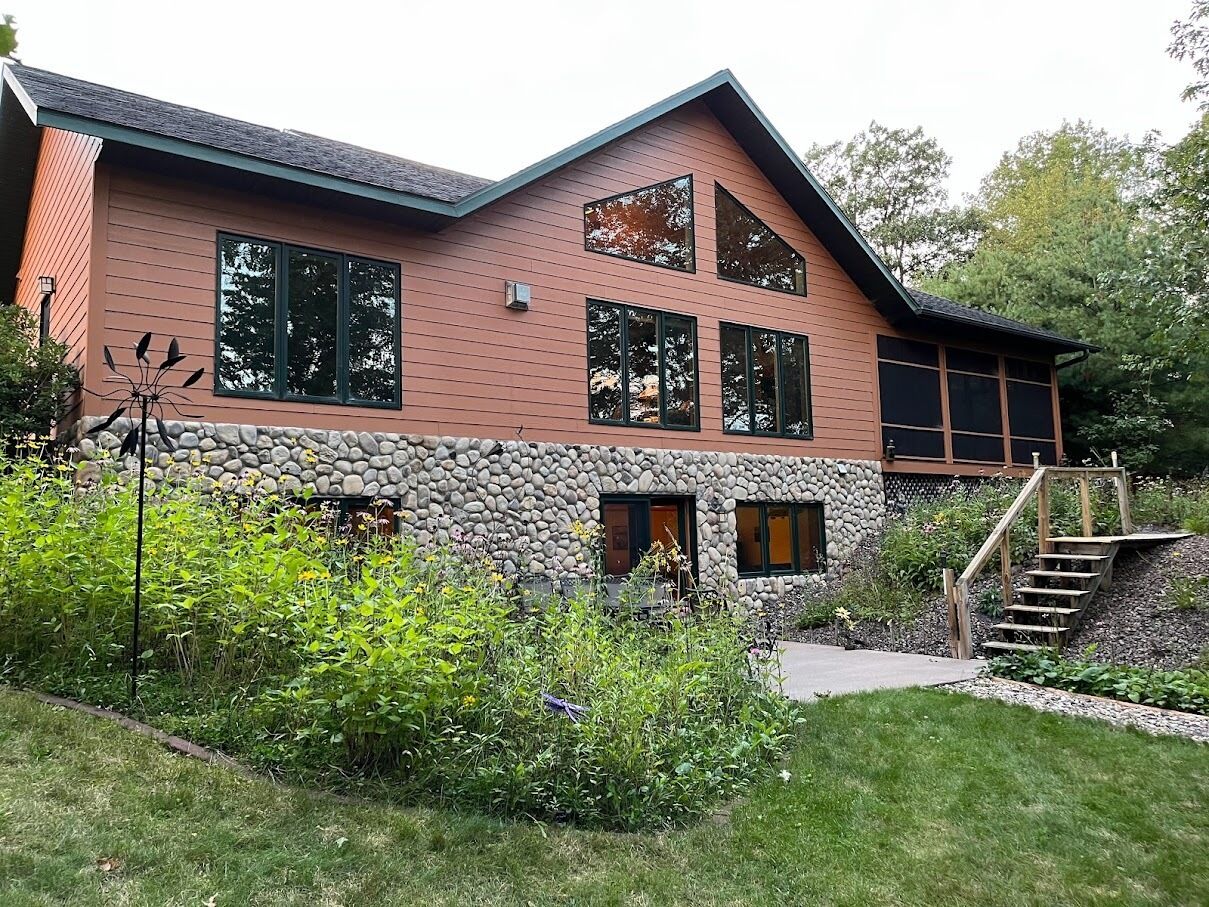 Beautiful Private Chippewa Flowage Lake Home  
September - May Discounts