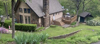 “Iris Cottage” - Cozy Cabin that Sleeps 10