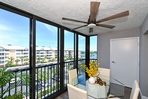 Dining - Siesta Key Beach Condo! 2/2 Perfect For Your Beach Vacation! (Sarasota)