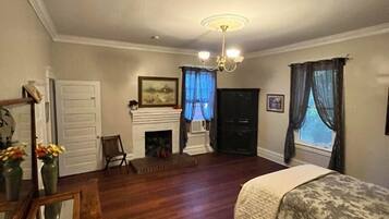 4 bedrooms, travel crib, free WiFi, bed sheets