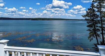 Oceanfront Jellison Beach House, fire pit, 1dog