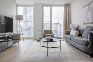 TV, stereo - Trendy South Bank 1BR w/ Pool, Gym & Concierge, nr Tube, by Blueground (London)