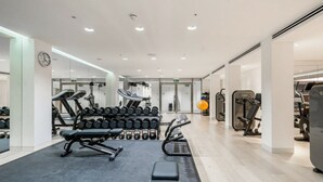 A modern gym with treadmills, weight benches, and dumbbells. - Trendy South Bank 1BR w/ Pool, Gym & Concierge, nr Tube, by Blueground (London)
