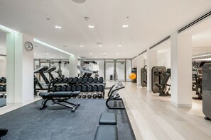 Fitness facility - Trendy South Bank 1BR w/ Pool, Gym & Concierge, nr Tube, by Blueground (London)