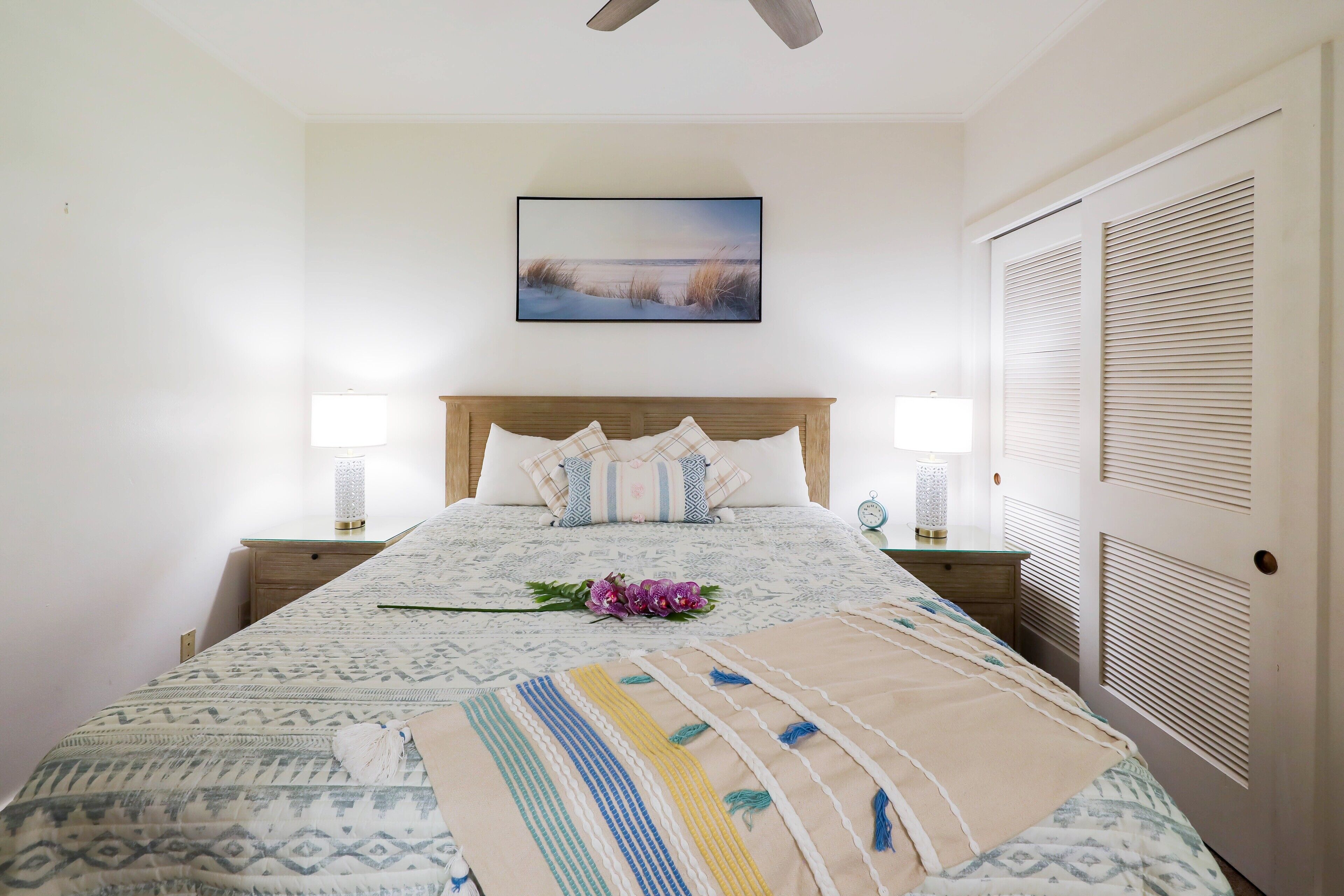 1 dormitorio, caja fuerte, tabla de planchar con plancha y cuna de viaje