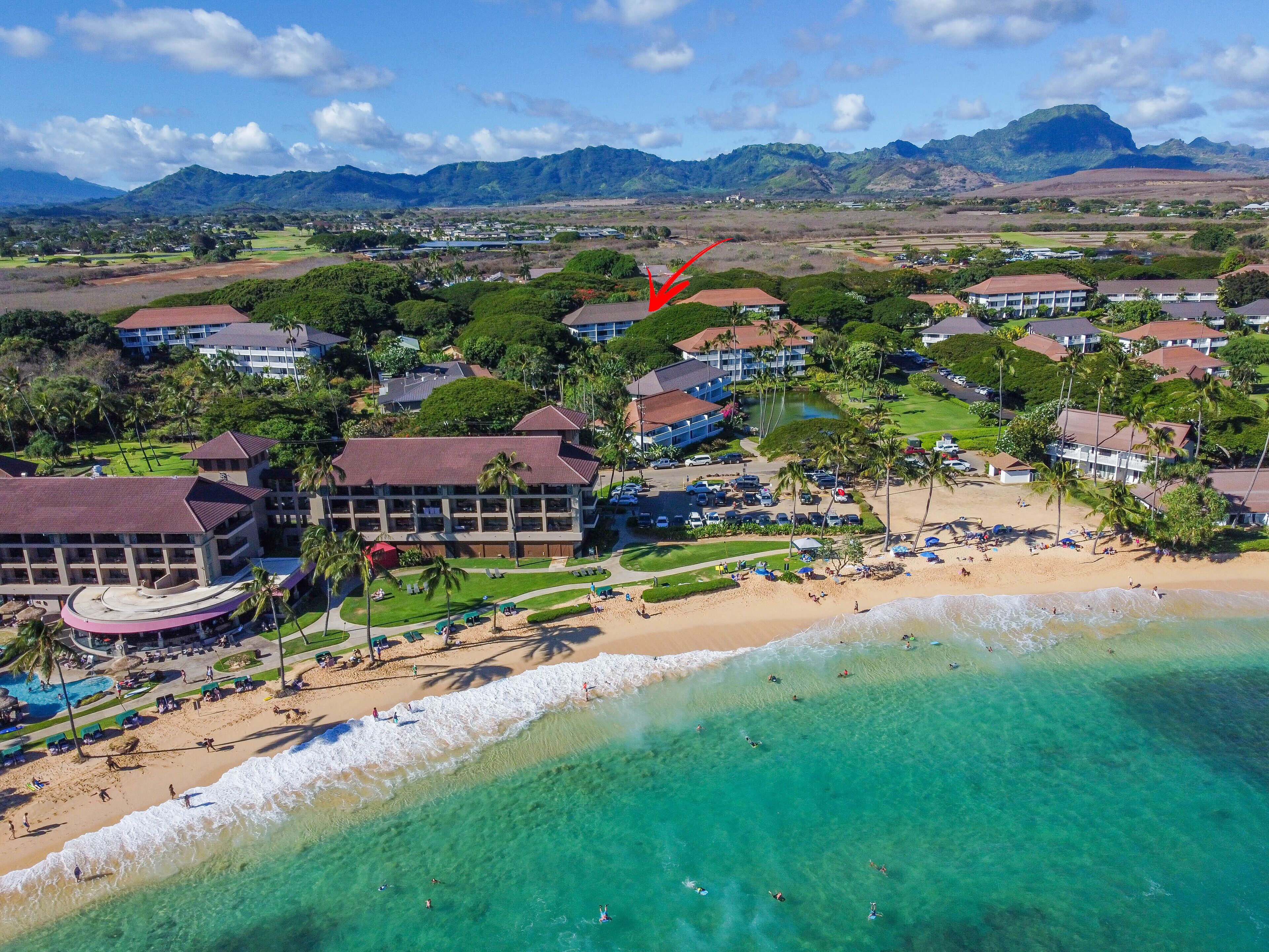 Ubicación cercana a la playa, tumbonas y toallas de playa