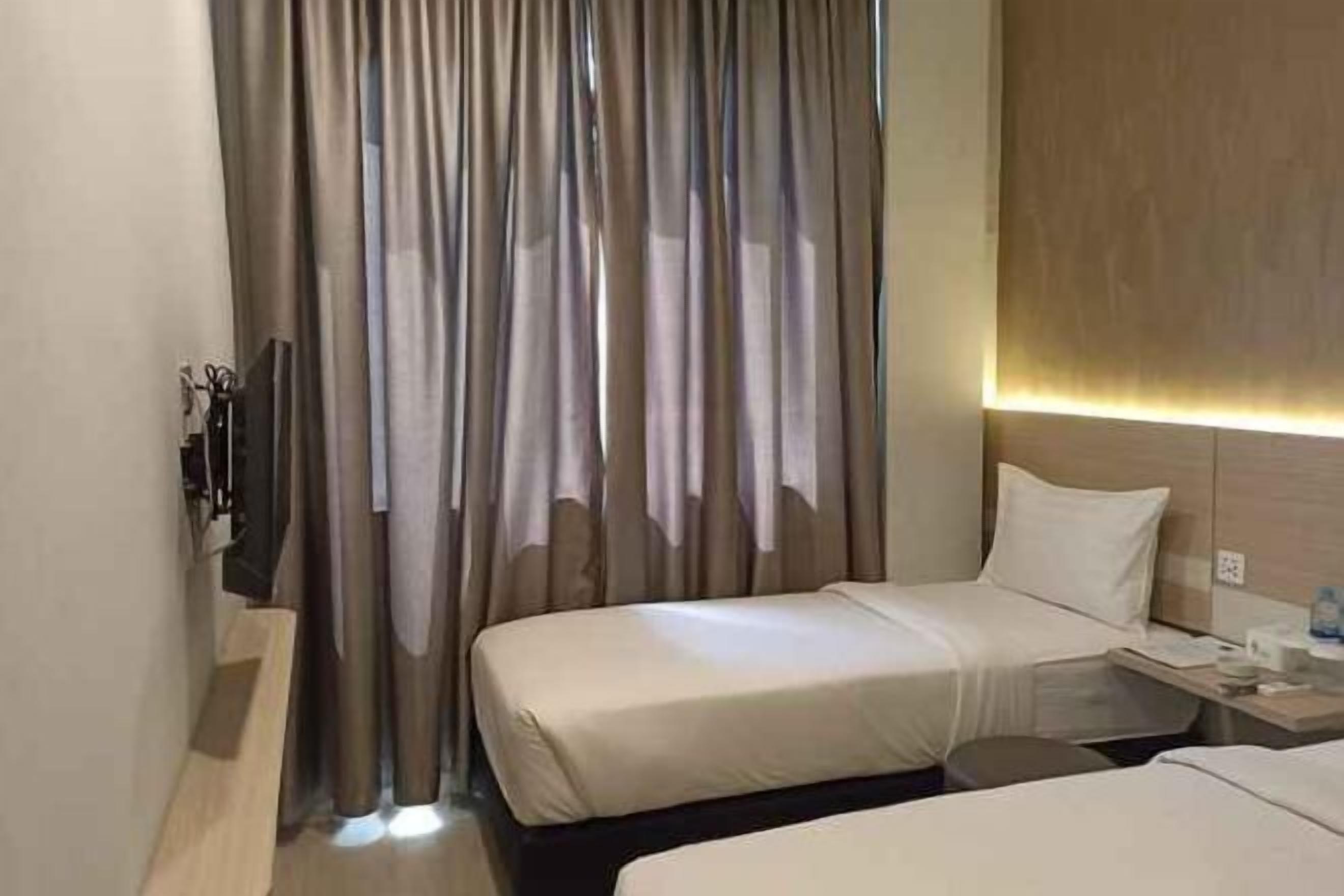 デスク、WiFi (無料)、ベッドシーツ