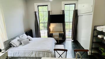 1 bedroom, desk, WiFi, bed sheets