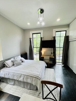 1 bedroom, desk, WiFi, bed sheets - Lovely Studio in the Hills of Eden (Cincinnati)