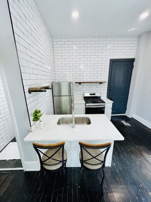 Fridge, microwave, oven, stovetop - Lovely Studio in the Hills of Eden (Cincinnati)