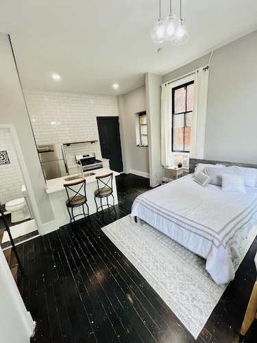 Lovely Studio in the Hills of Eden