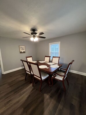 Dining - 5BR House Near Kentucky Exposition Center with Pool (Louisville)