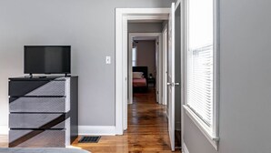 5 habitaciones, escritorio, tabla de planchar con plancha y wifi 