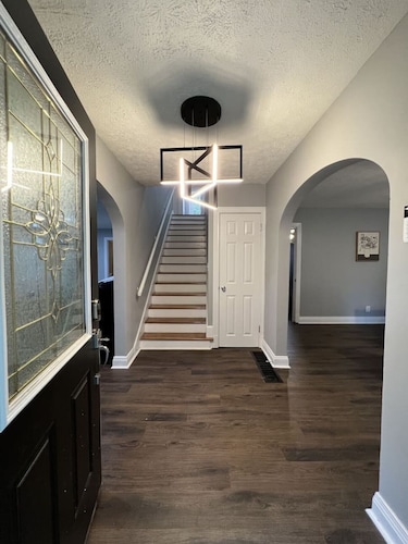 6BR House Near Kentucky Exposition Center with Pool