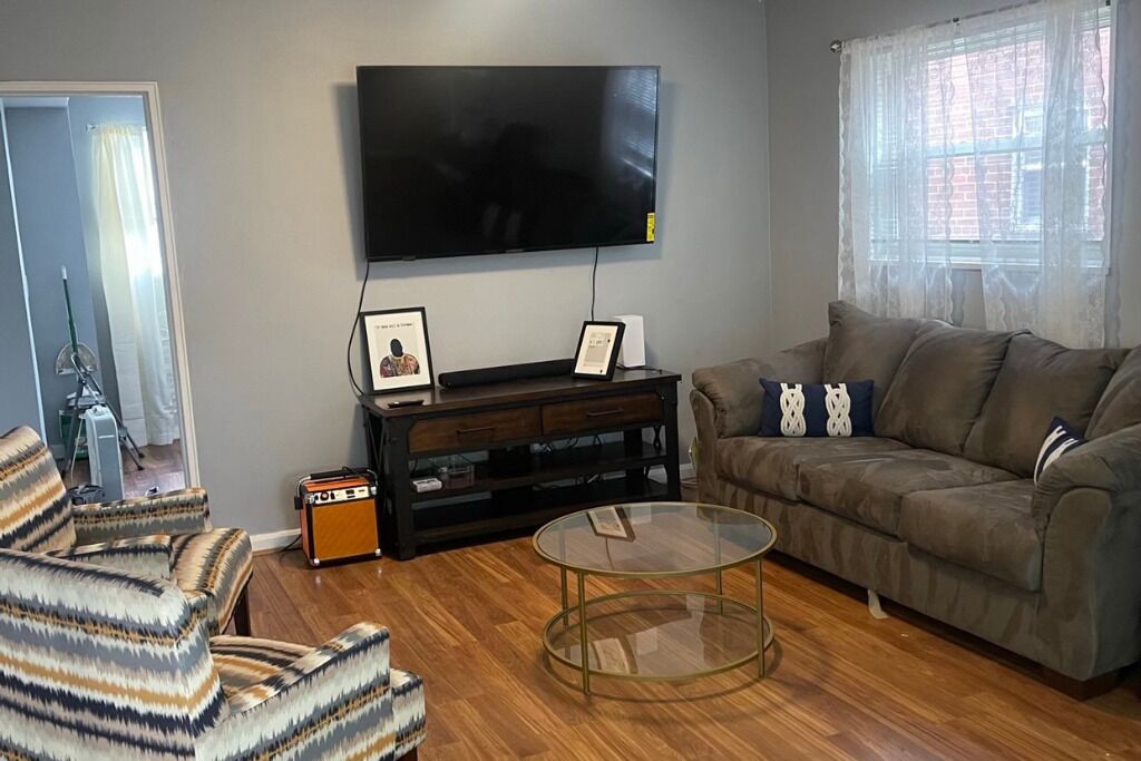 Minutes from I-395, I295 & Capitol Hill! 15 minutes from the all new MGM Casino!