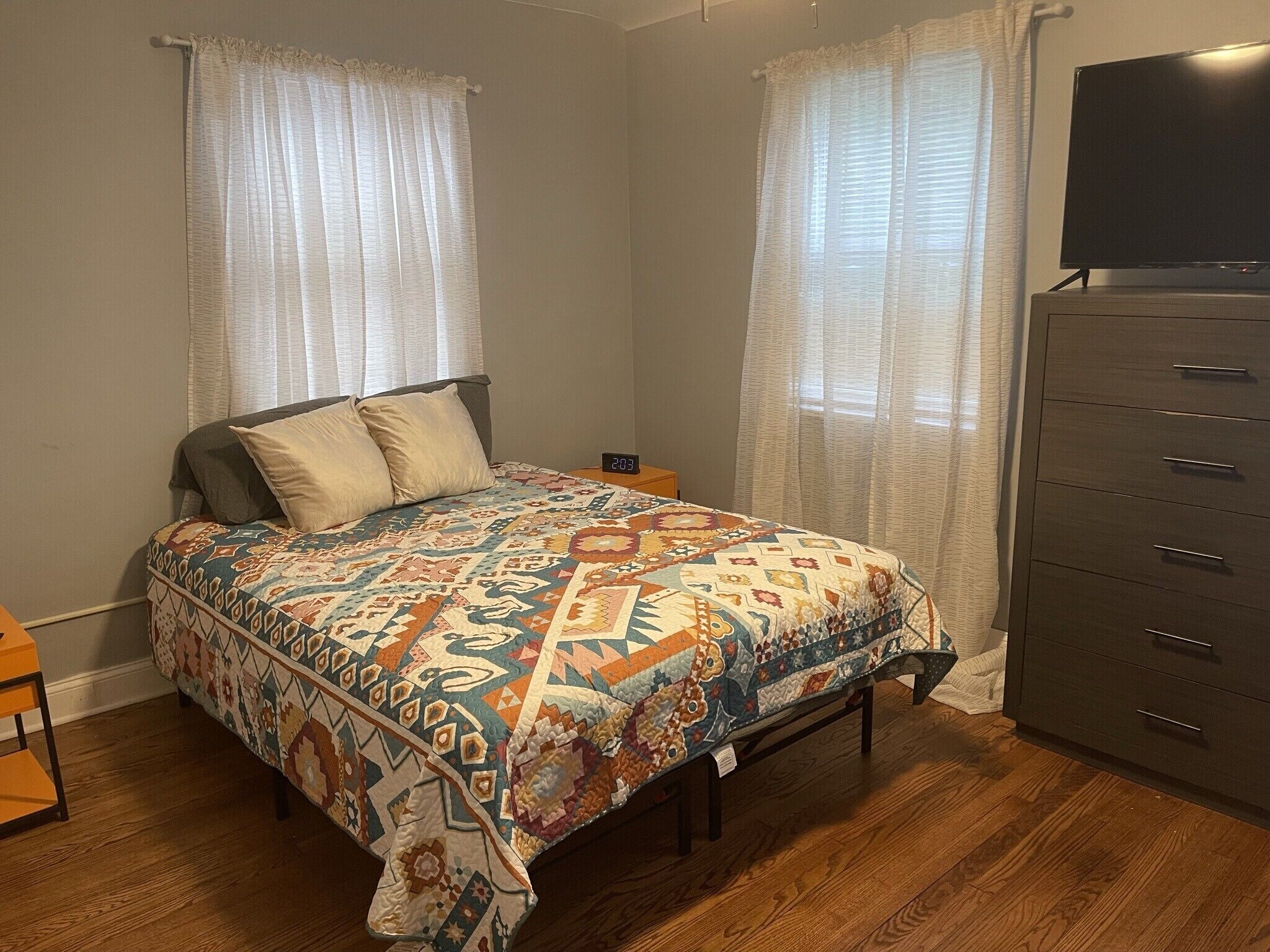 3 bedrooms, desk, iron/ironing board, free WiFi